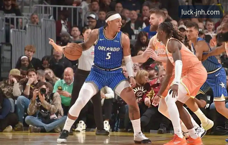 骑士力克魔术取四连胜，米切尔42分闪耀全场